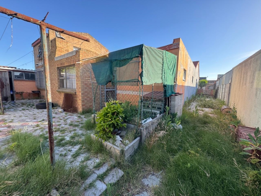 6 Bedroom Property for Sale in Belhar Western Cape